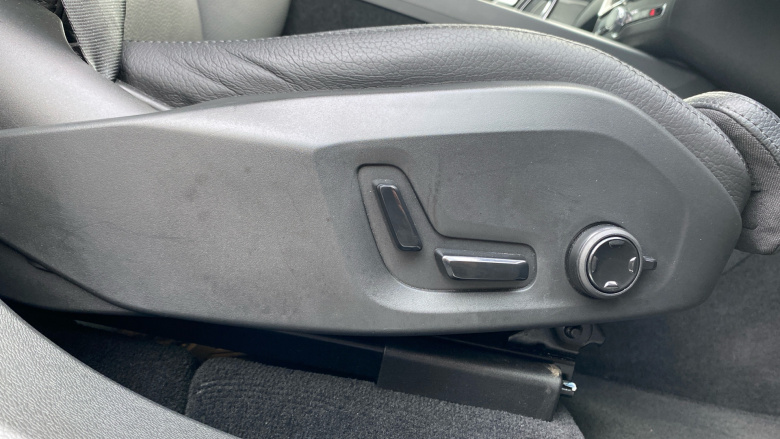 Volvo XC60 2.0 B5P Plus Dark 5dr AWD Geartronic Petrol Estate